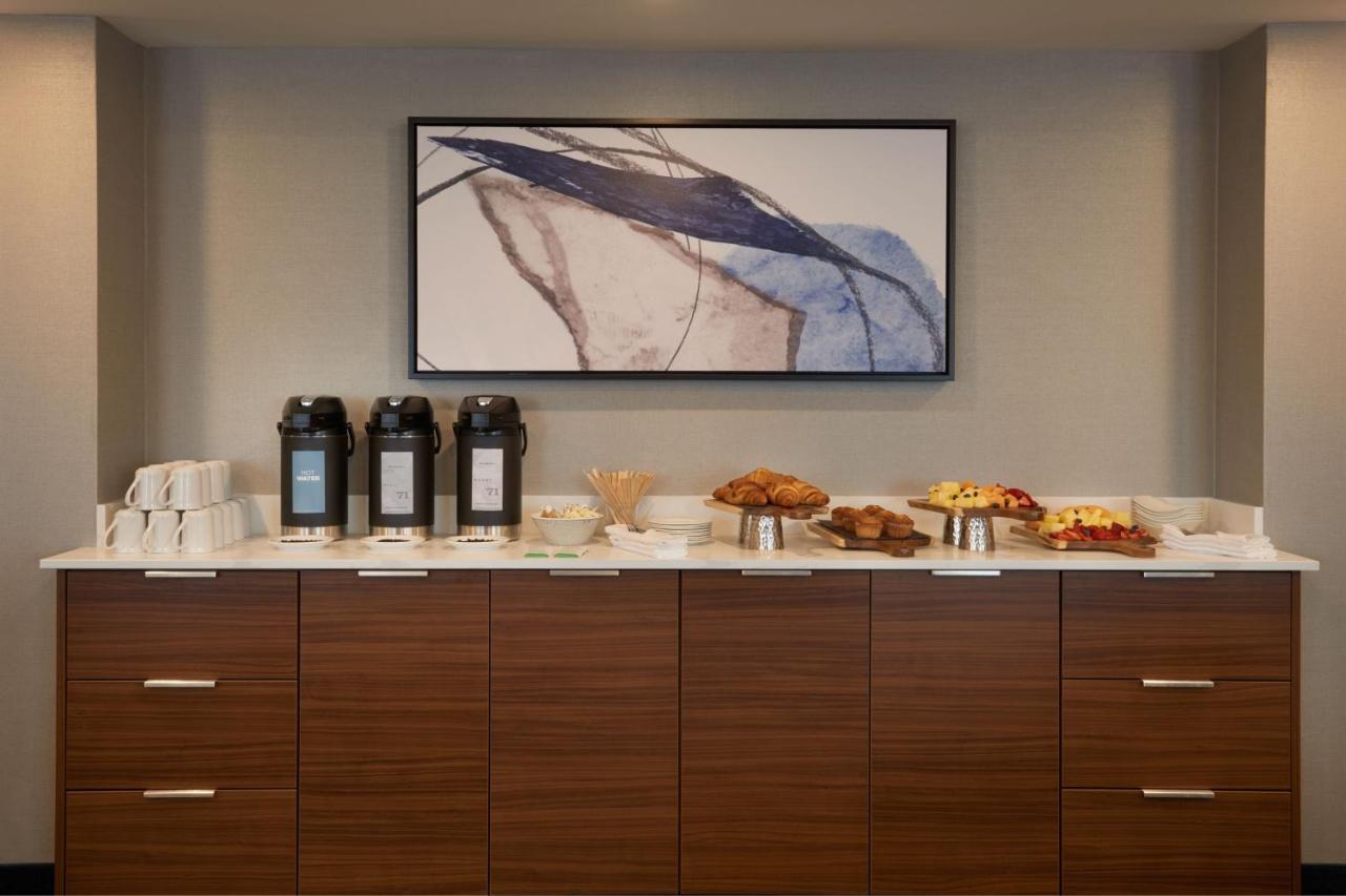 Courtyard By Marriott Kitchener Hotell Eksteriør bilde